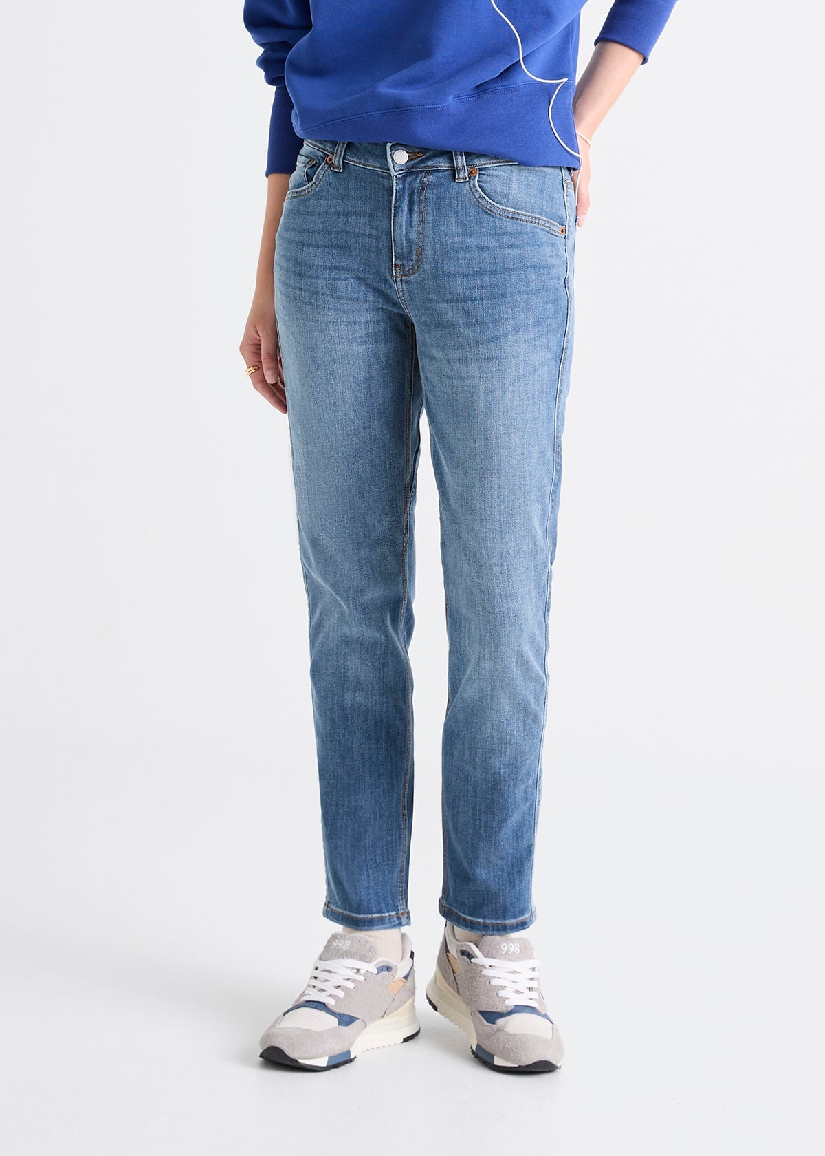 women's girlfriend stretch denim light wash front