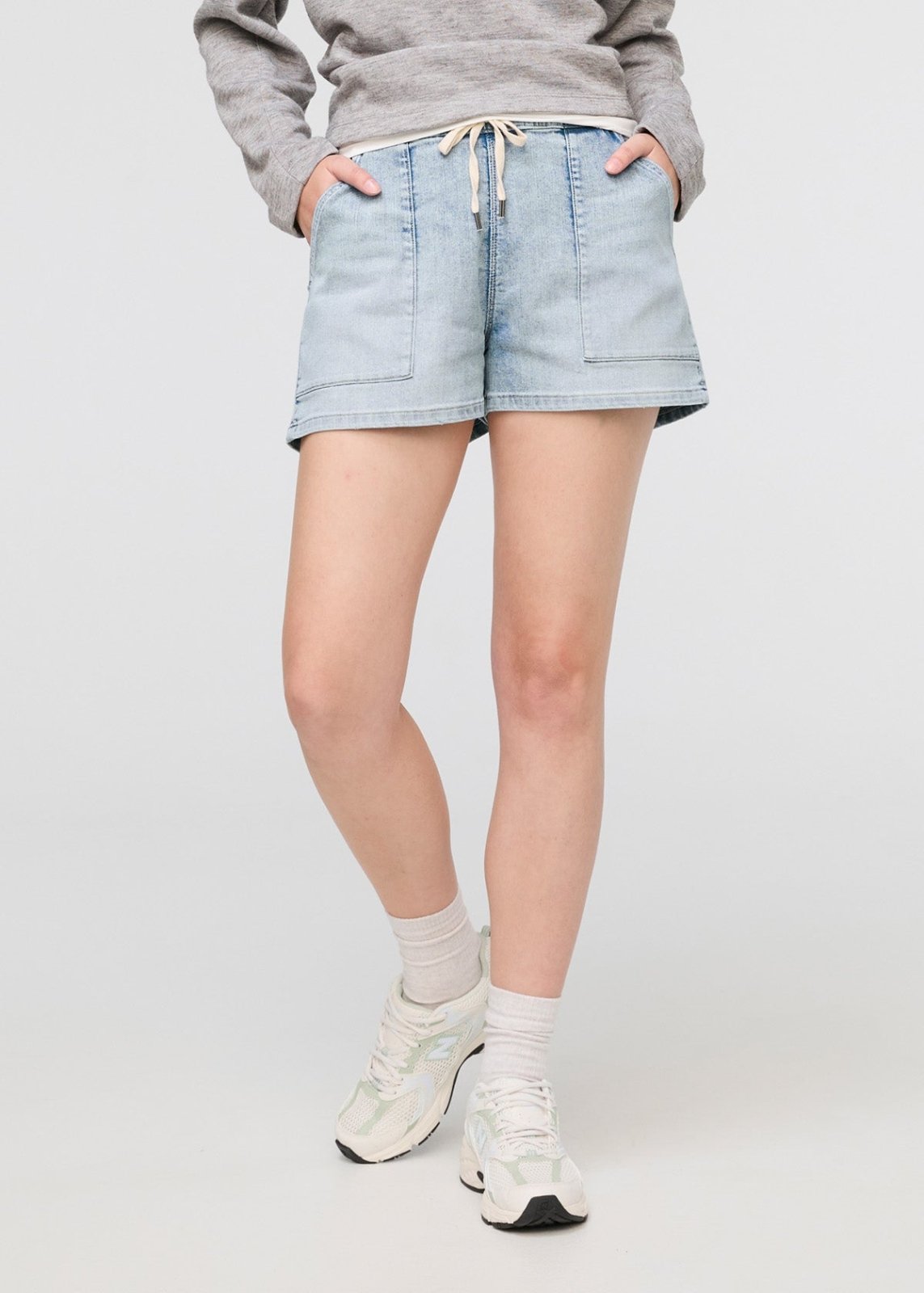 womens light blue relaxed drawstring denim short front